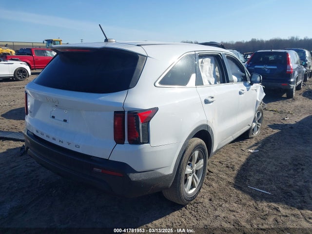 5XYRGDLC7NG148891 KIA SORENTO LX