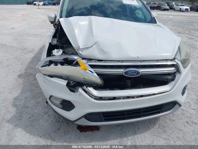 1FMCU0GD4HUB99578 Ford ESCAPE SE