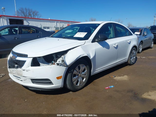 1G1PA5SG3E7407563 Chevrolet Cruze Ls Auto
