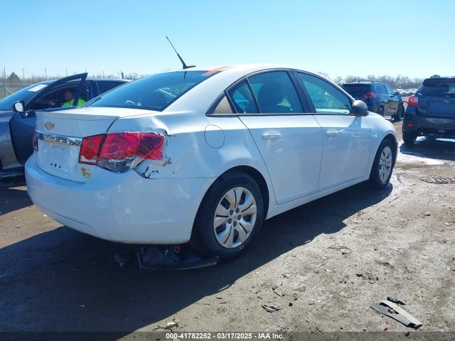 1G1PA5SG3E7407563 Chevrolet Cruze Ls Auto