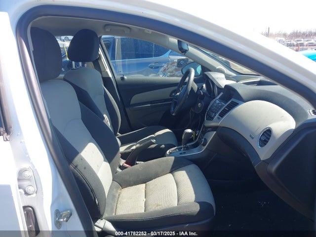 1G1PA5SG3E7407563 Chevrolet Cruze Ls Auto