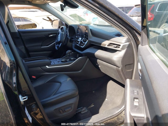 5TDGZRBH6MS071363 Toyota Highlander Xle
