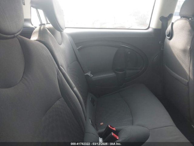 2011 MINI COOPER S CLUBMAN WMWZG3C55BTY35621 Photo 7