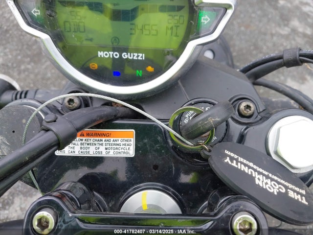 2022 MOTO GUZZI V7 ZGUKZUA02NM001118 Photo 10