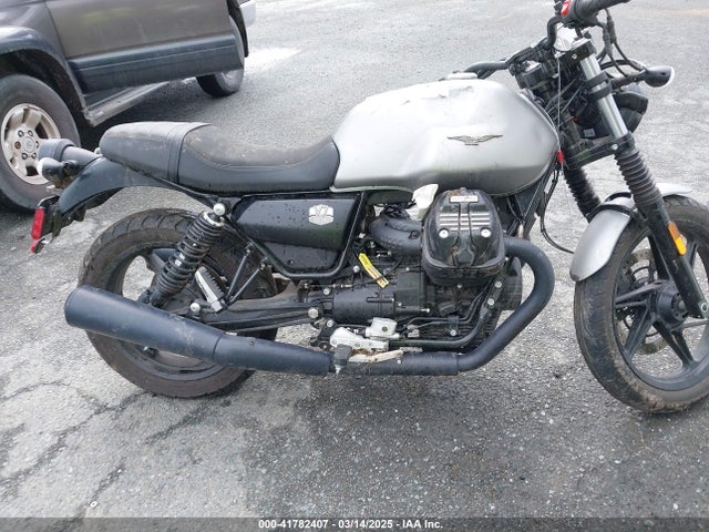 2022 MOTO GUZZI V7 ZGUKZUA02NM001118 Photo 7