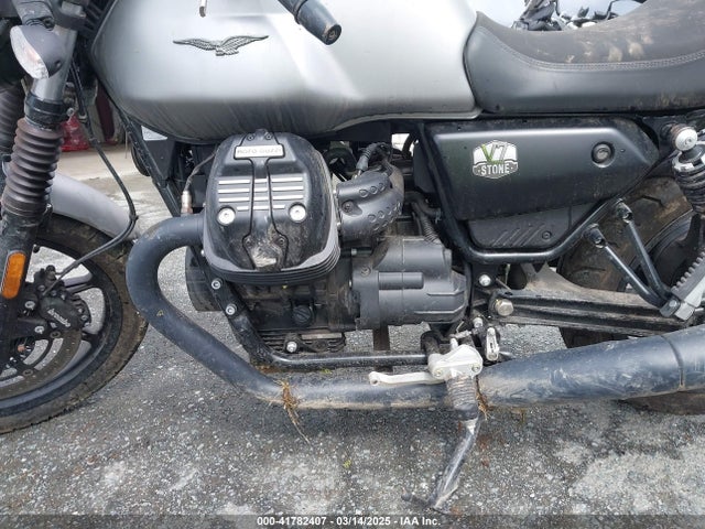 2022 MOTO GUZZI V7 ZGUKZUA02NM001118 Photo 8
