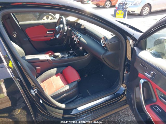 WDD3G4FB8KW006661 Mercedes-Benz A 220 4matic