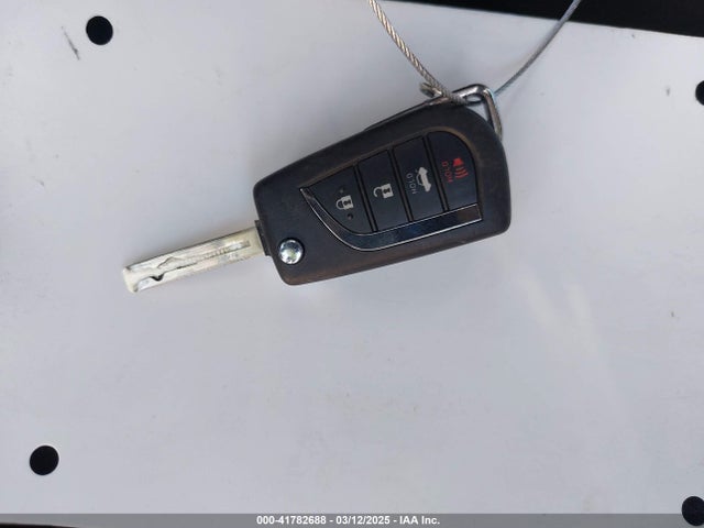 JTDEPRAE7LJ106671 Toyota COROLLA LE
