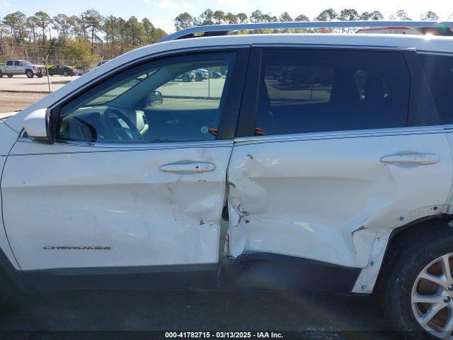 1C4PJLCS9FW657377 Jeep Cherokee Latitude