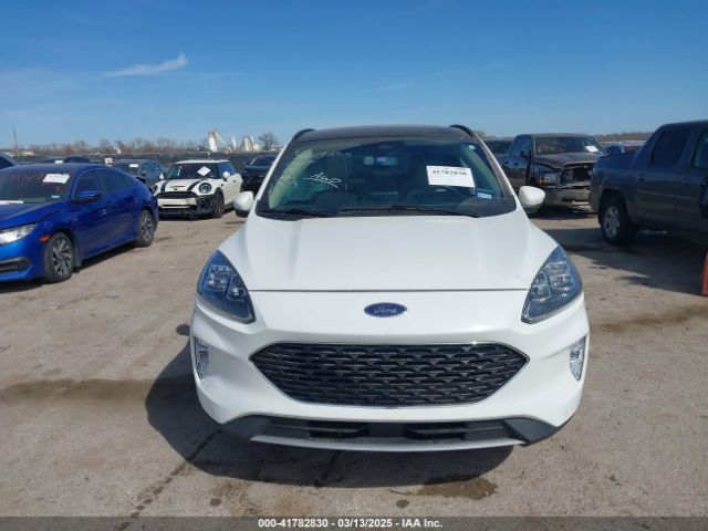 1FMCU9DZXLUA44174 Ford Escape Titanium Hybrid