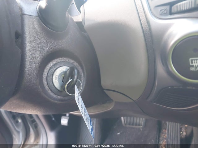 KM8JU3AGXEU917125 Hyundai TUCSON SE