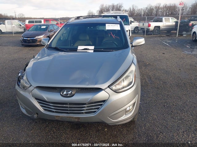 KM8JU3AGXEU917125 Hyundai TUCSON SE