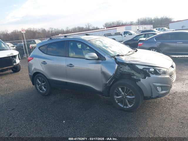 KM8JU3AGXEU917125 Hyundai TUCSON SE