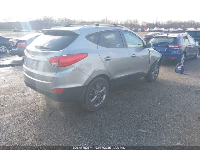 KM8JU3AGXEU917125 Hyundai TUCSON SE