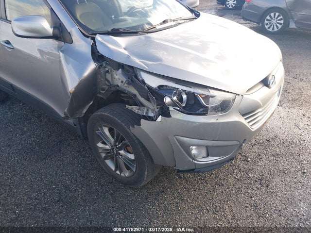 KM8JU3AGXEU917125 Hyundai TUCSON SE