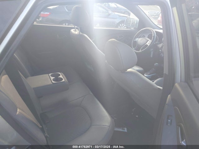 KM8JU3AGXEU917125 Hyundai TUCSON SE