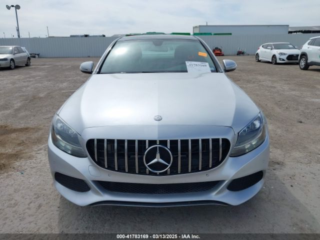55SWF4JB9HU218319 Mercedes-Benz C 300 Luxury/sport