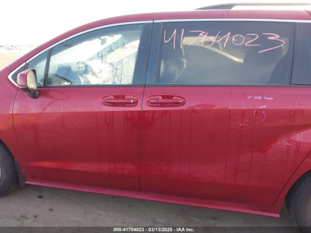 5TDKRKEC0NS093524 Toyota SIENNA LE