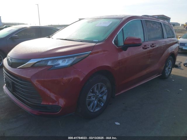5TDKRKEC0NS093524 Toyota SIENNA LE