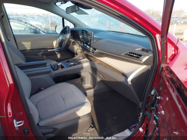 5TDKRKEC0NS093524 Toyota SIENNA LE