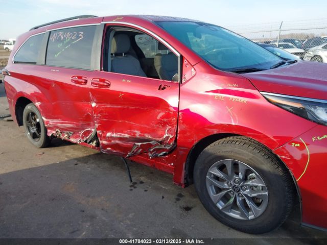 5TDKRKEC0NS093524 Toyota SIENNA LE