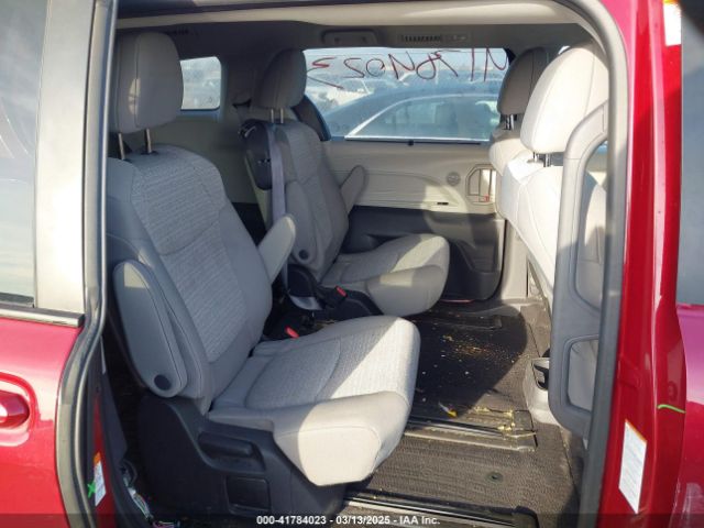 5TDKRKEC0NS093524 Toyota SIENNA LE