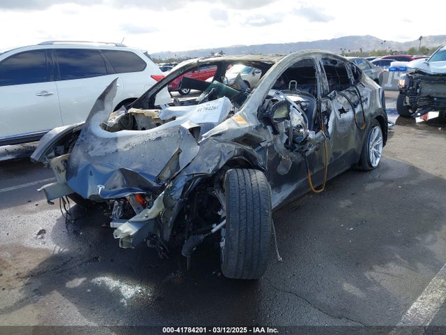 2024 TESLA MODEL Y 7SAYGDEEXRF993258 Photo 1