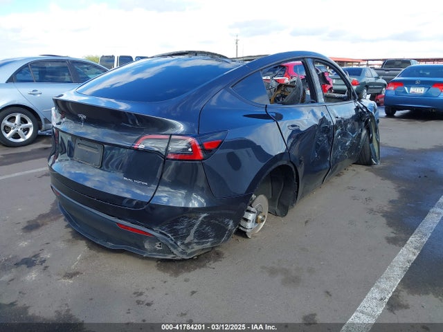 2024 TESLA MODEL Y 7SAYGDEEXRF993258 Photo 3