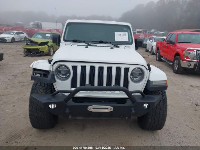 1C4HJXEG3JW161309 Jeep Wrangler Unlimited Sahara 4x4