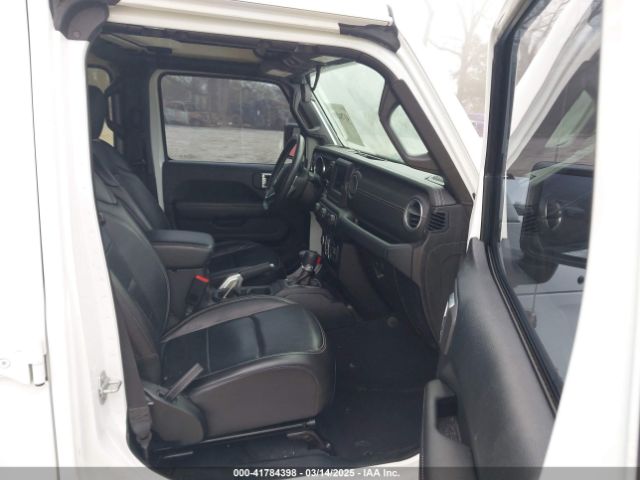 1C4HJXEG3JW161309 Jeep Wrangler Unlimited Sahara 4x4