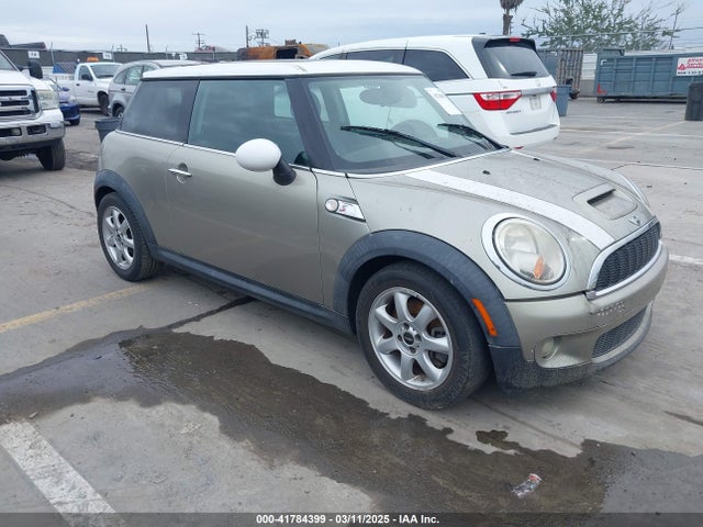2010 MINI COOPER S WMWMF7C53ATX45077 Photo 0