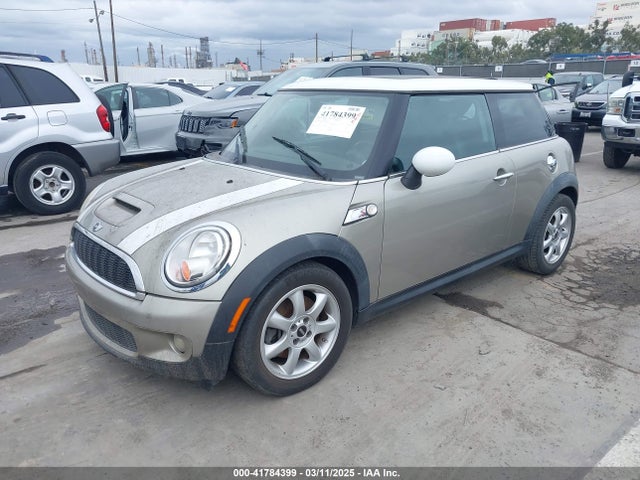 2010 MINI COOPER S WMWMF7C53ATX45077 Photo 1