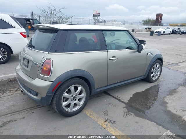 2010 MINI COOPER S WMWMF7C53ATX45077 Photo 3