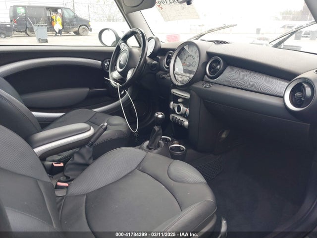 2010 MINI COOPER S WMWMF7C53ATX45077 Photo 4