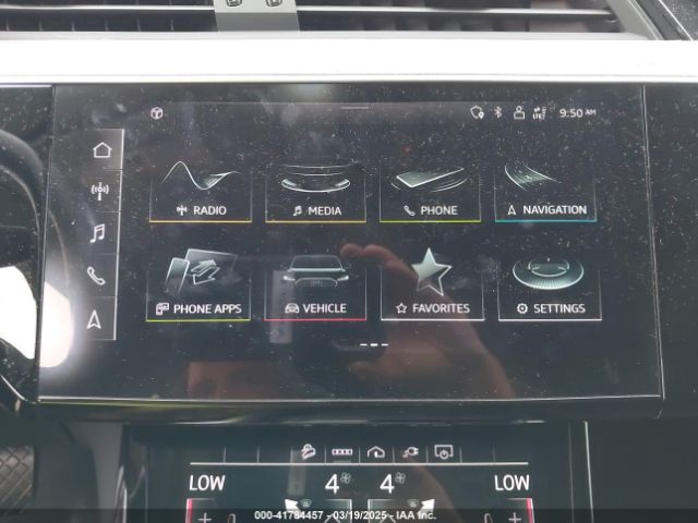 WA1LAAGE6NB033284 Audi E-tron Premium Plus Quattro