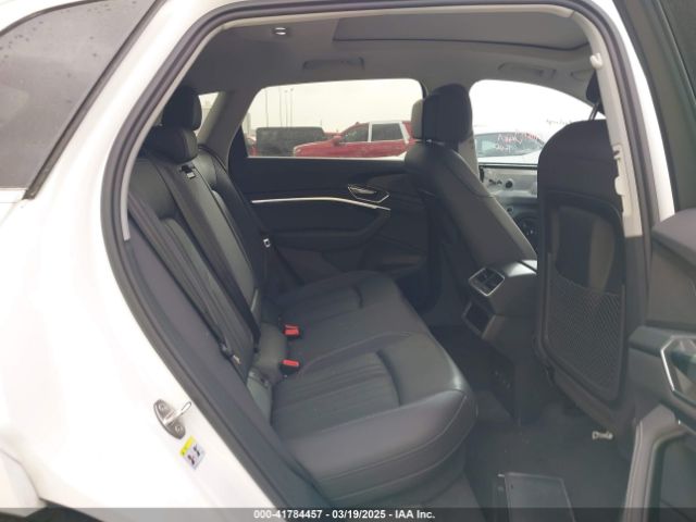 WA1LAAGE6NB033284 Audi E-tron Premium Plus Quattro