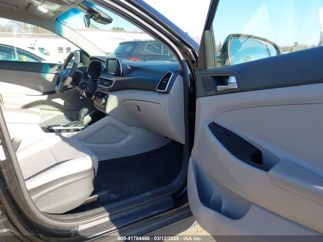 KM8J23A44KU863912 Hyundai TUCSON SE