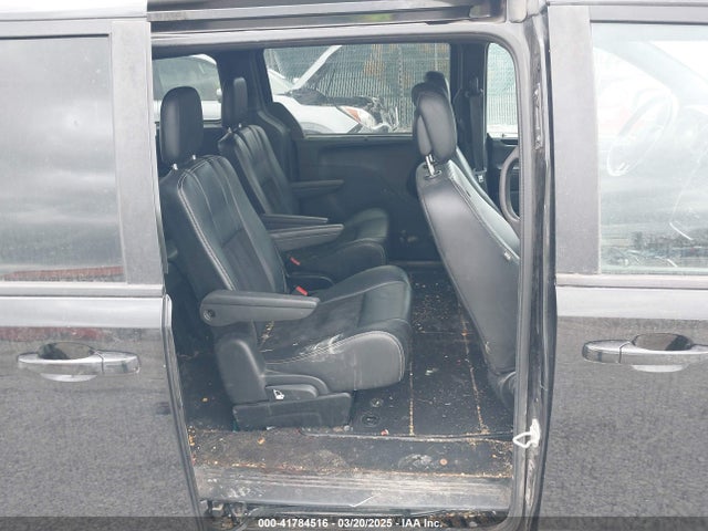 2C4RDGCG5JR156118 Dodge Grand Caravan Sxt