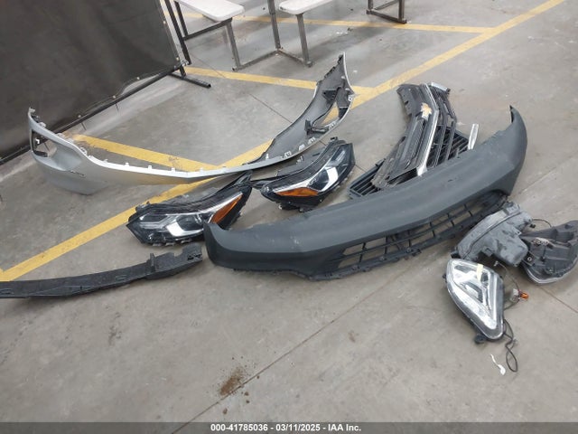 3GNAXKEX4JL337610 Chevrolet EQUINOX LT