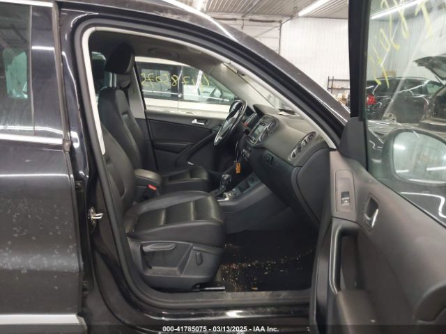 WVGAV7AX4GW552677 Volkswagen TIGUAN SE
