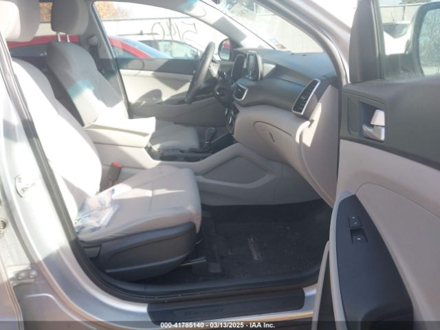 KM8J23A49KU949216 Hyundai TUCSON SE