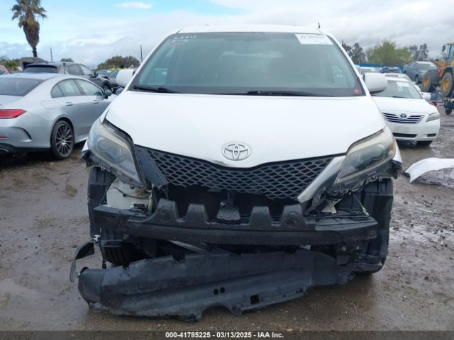5TDXZ3DCXHS770659 Toyota Sienna Se 8 Passenger