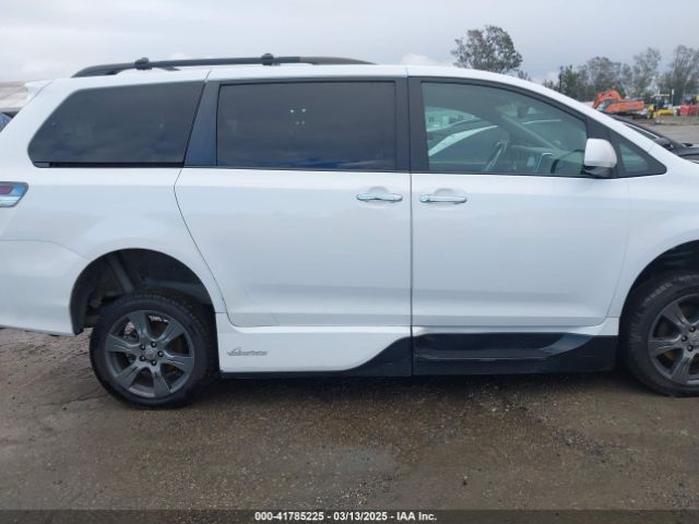 5TDXZ3DCXHS770659 Toyota Sienna Se 8 Passenger