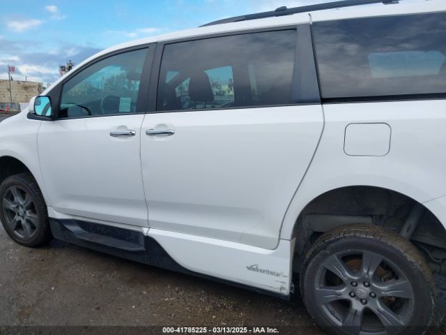 5TDXZ3DCXHS770659 Toyota Sienna Se 8 Passenger
