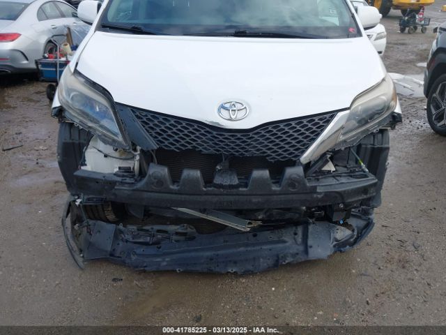 5TDXZ3DCXHS770659 Toyota Sienna Se 8 Passenger