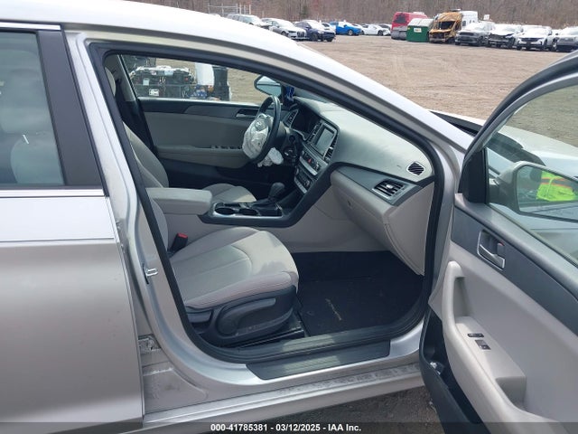 5NPE24AF1JH711124 Hyundai SONATA SE