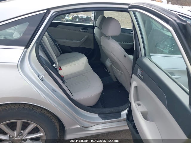 5NPE24AF1JH711124 Hyundai SONATA SE
