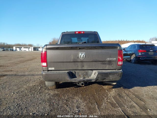 1C6RR7FG3JS129258 RAM 1500 Express  4x4 6'4 Box