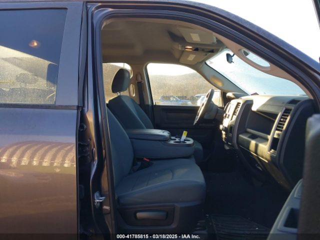 1C6RR7FG3JS129258 RAM 1500 Express  4x4 6'4 Box