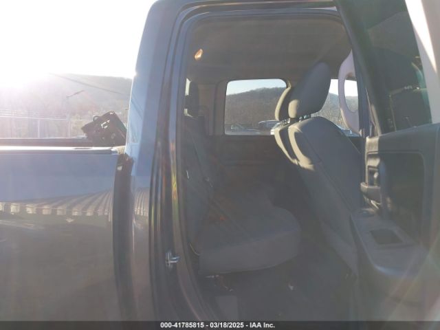 1C6RR7FG3JS129258 RAM 1500 Express  4x4 6'4 Box
